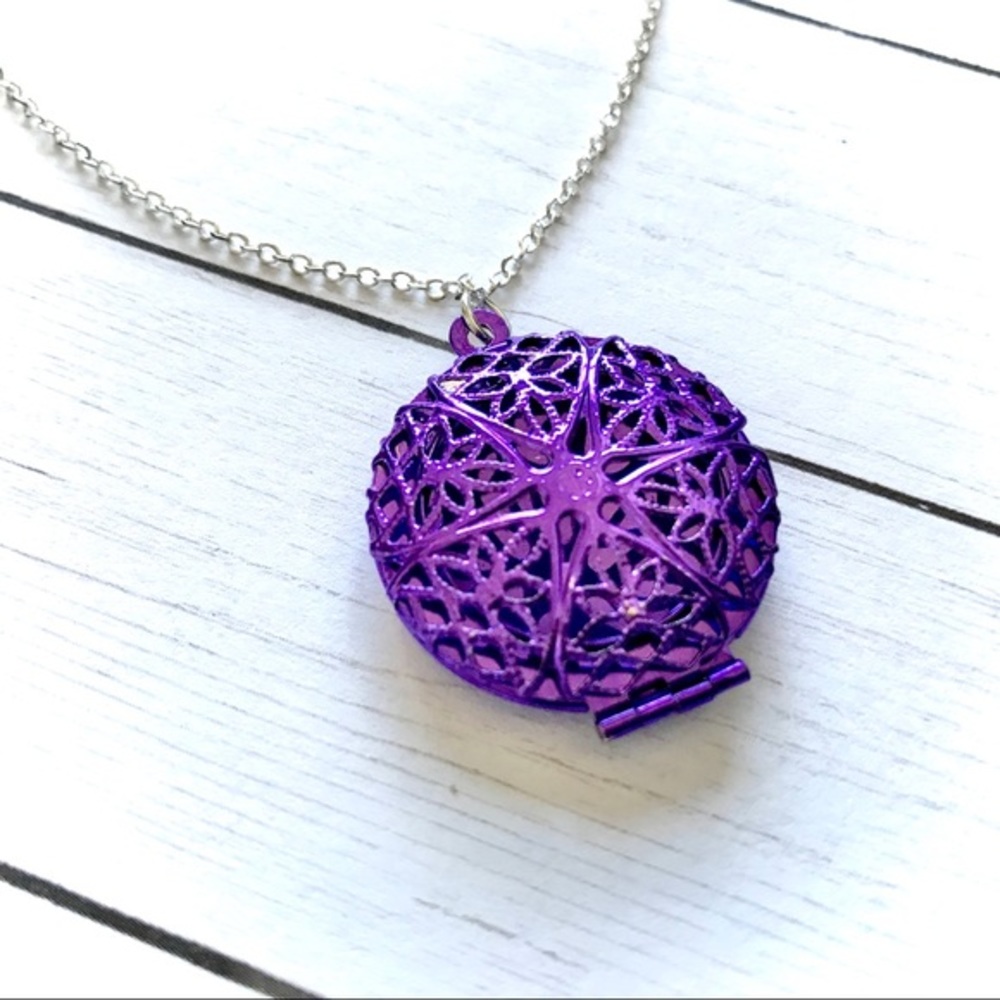 Aromatherapy necklace